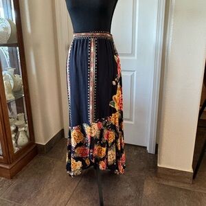 Farm Rio Anthropology skirt size large, elastic waste with side zipper.